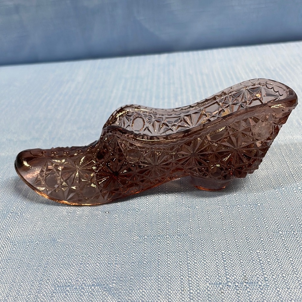 L.E. SMITH Art Glass Daisy & Button Shoe Slipper ~ Purple
